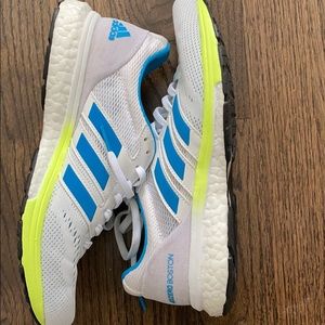 Adidas sneaker size 6
